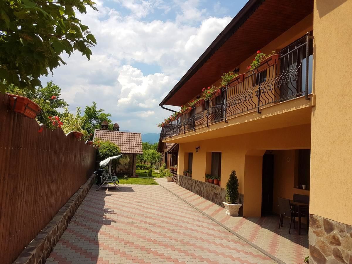 Дома для отпуска House with 3 bedrooms in Săcele with furnished terrace and WiFi Сэчеле-25