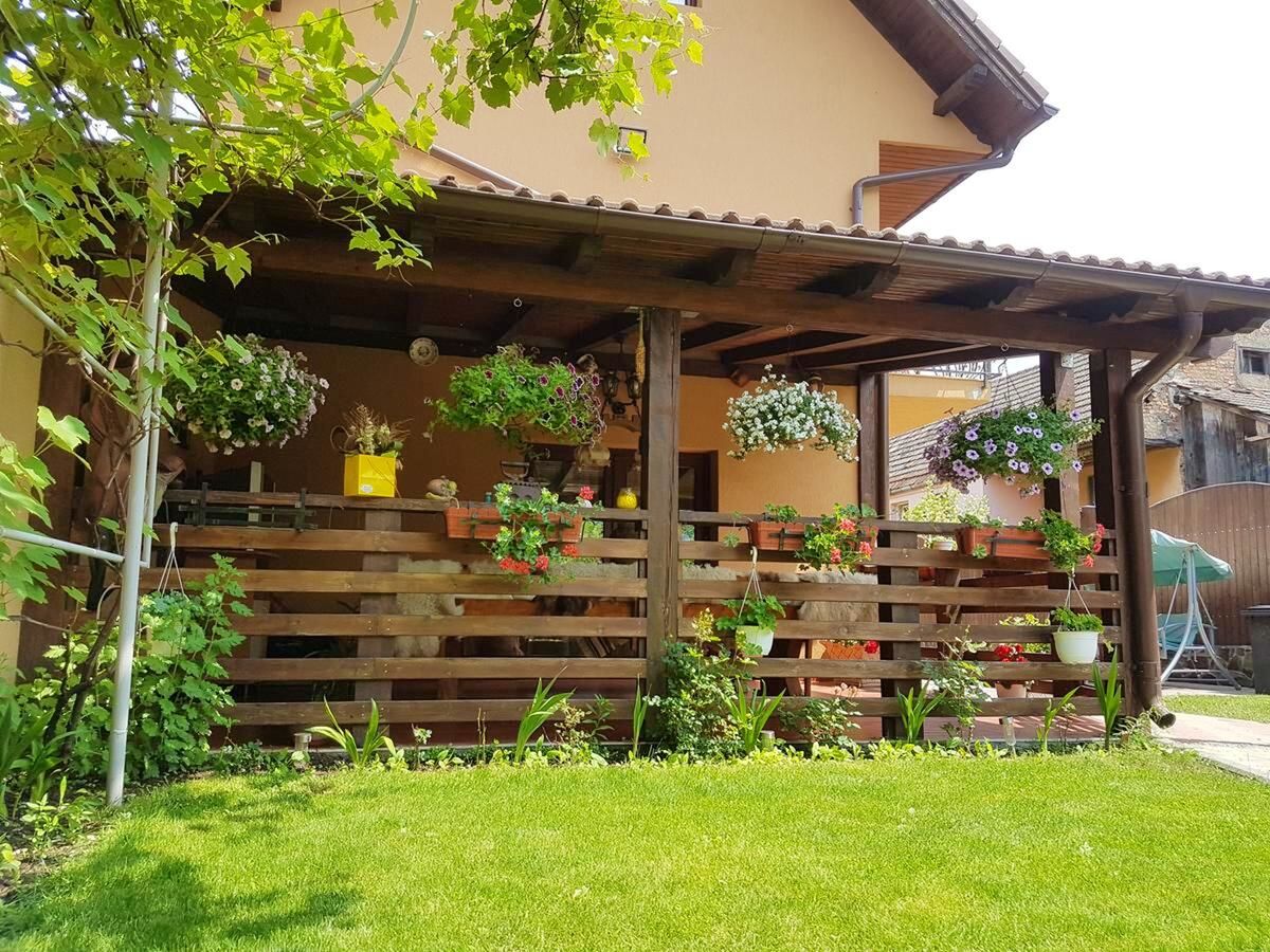 Дома для отпуска House with 3 bedrooms in Săcele with furnished terrace and WiFi Сэчеле